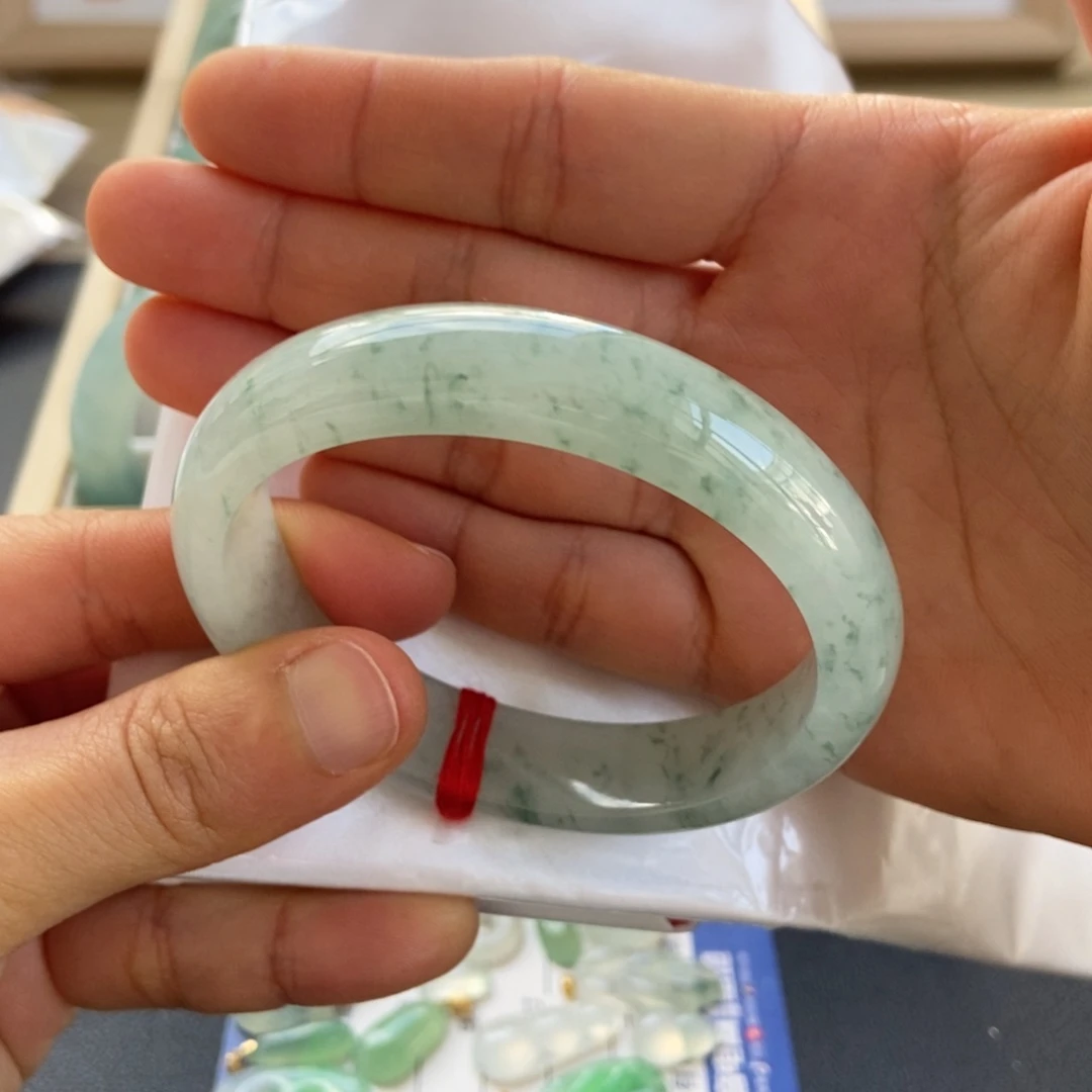 翡翠手镯未镶嵌手镯