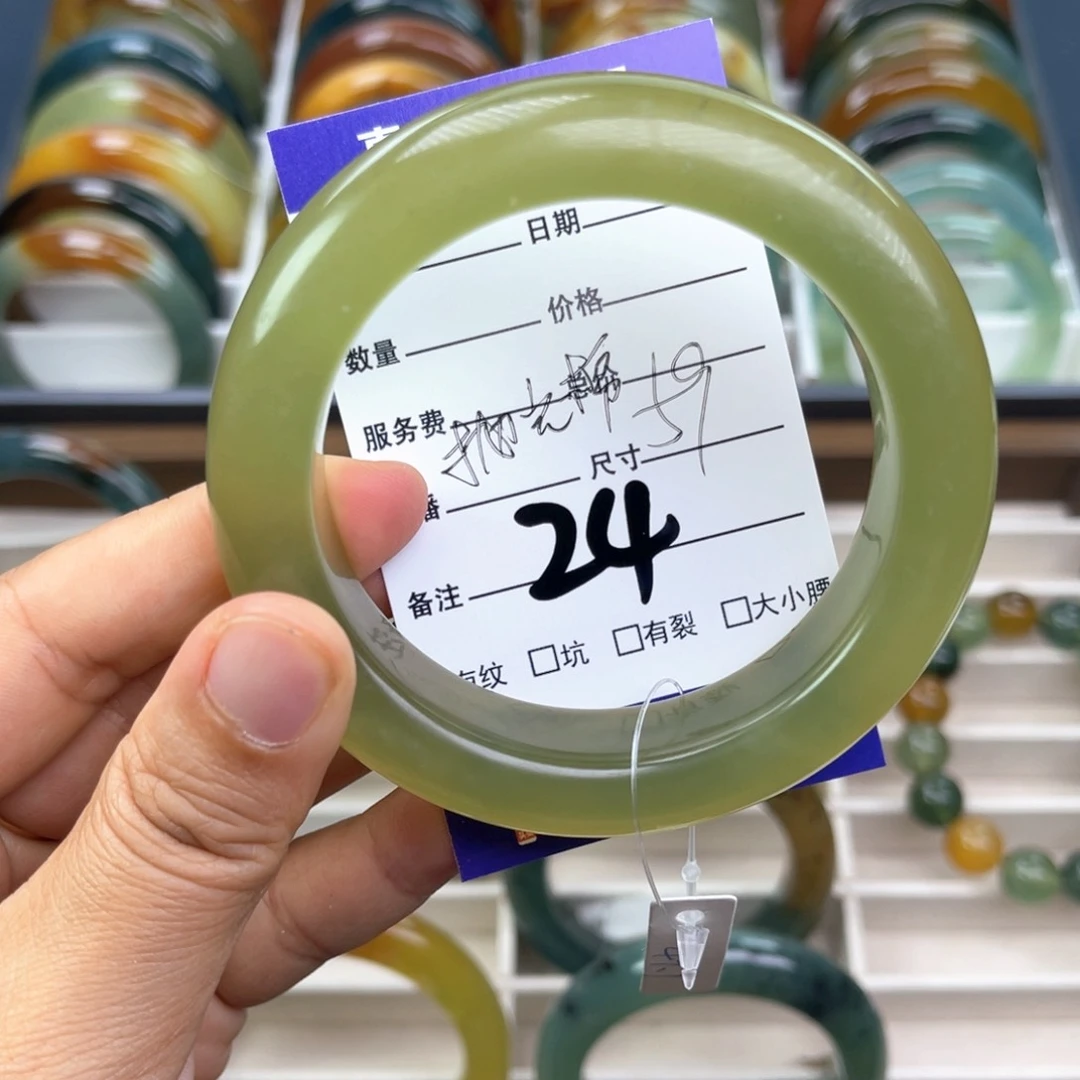 蛇纹石玉未镶嵌手镯