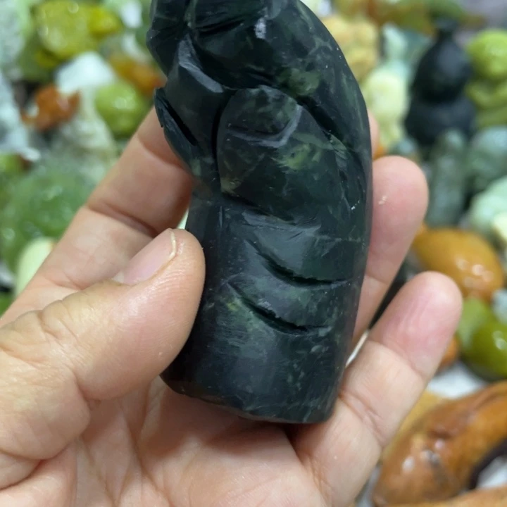 蛇纹石玉未镶嵌颈饰