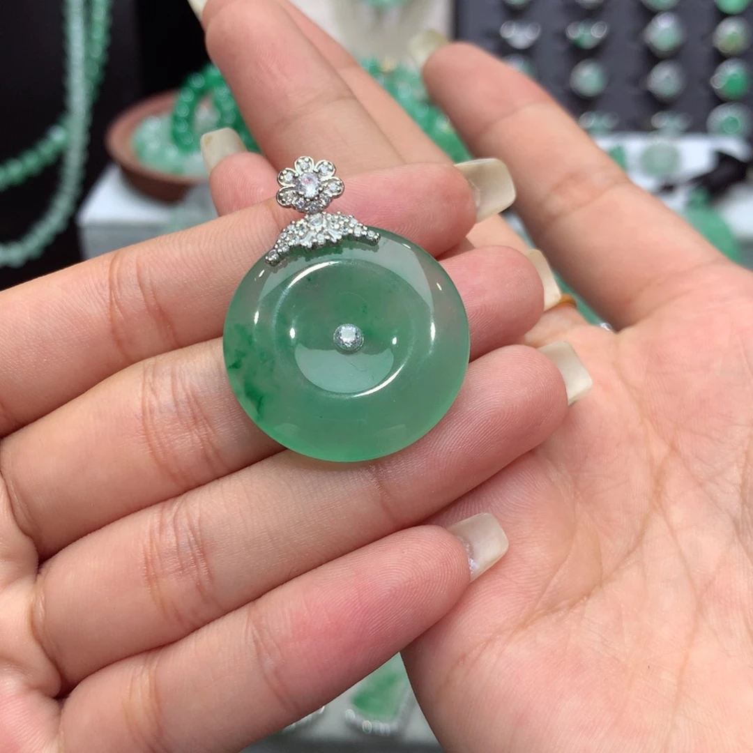 颈饰银S925镶嵌石英质玉（非洲翠）我****人