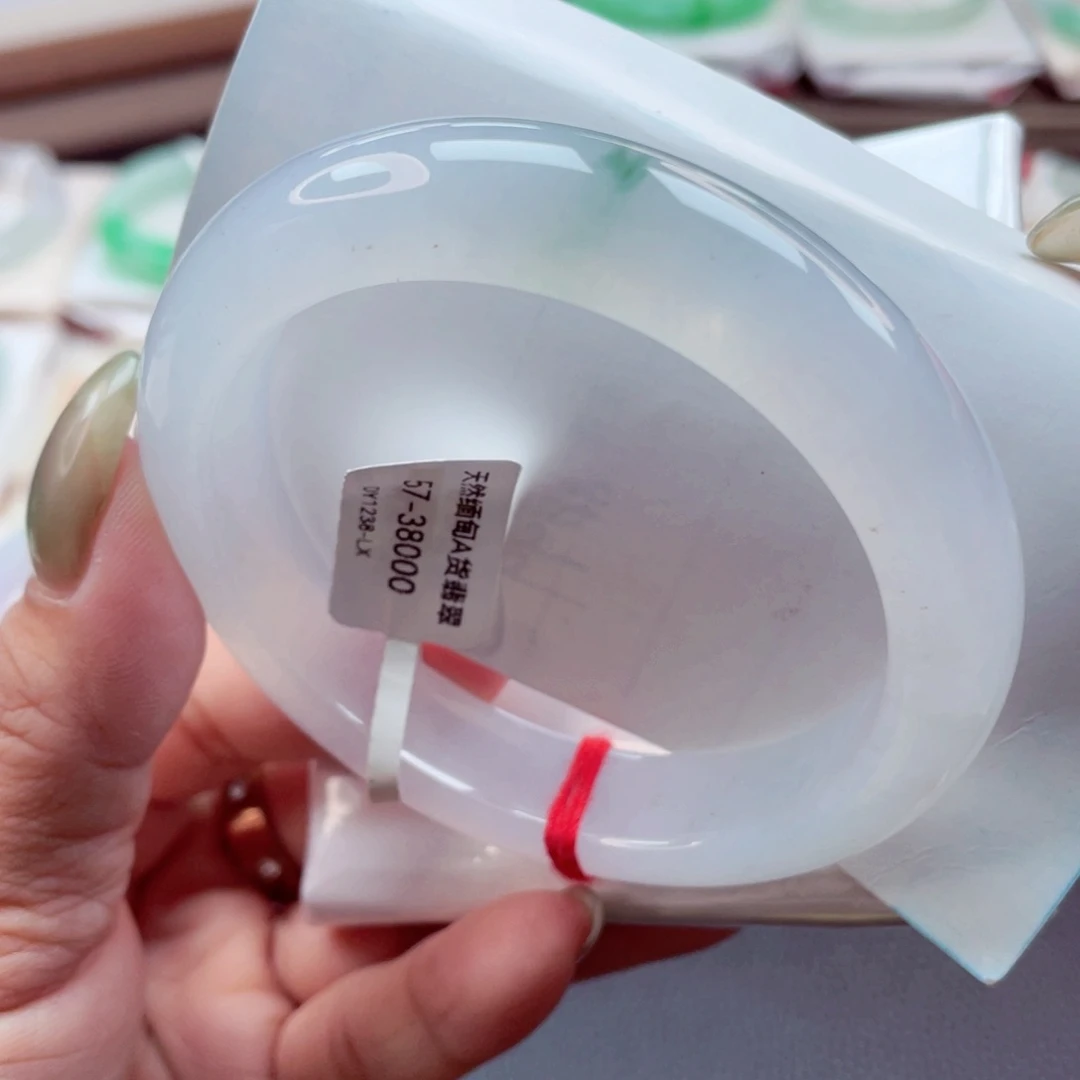 翡翠手镯未镶嵌白冰底起荧光飘花565758性价比超高 敏01