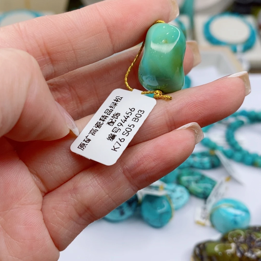 绿松石未镶嵌珠宝奇石