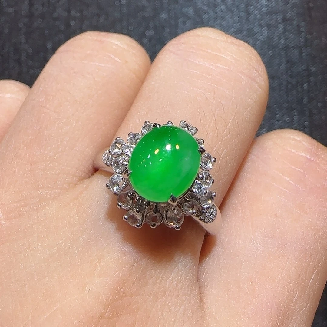 翡翠18K金镶嵌戒指蛋面