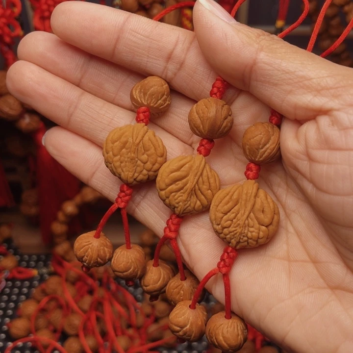 木质类龙纹桃枭挂件