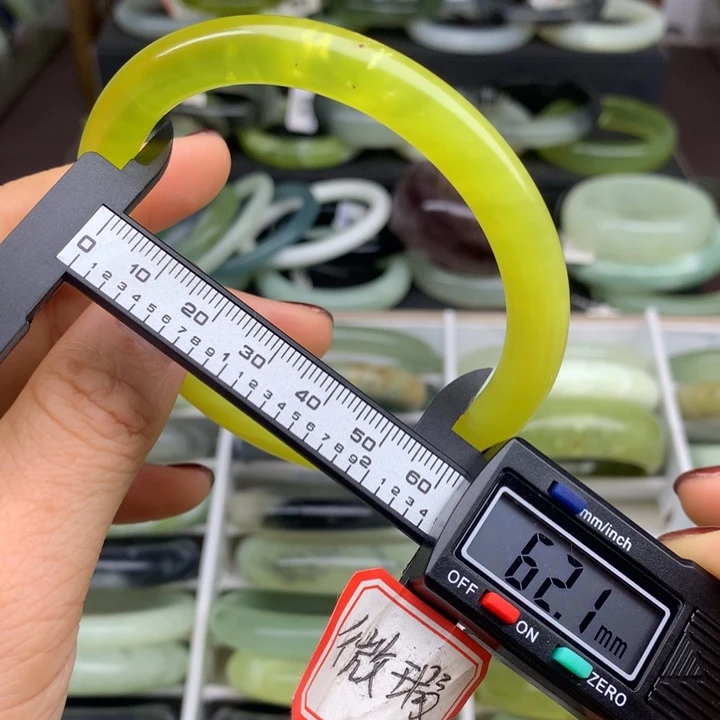 蛇纹石玉未镶嵌手镯707