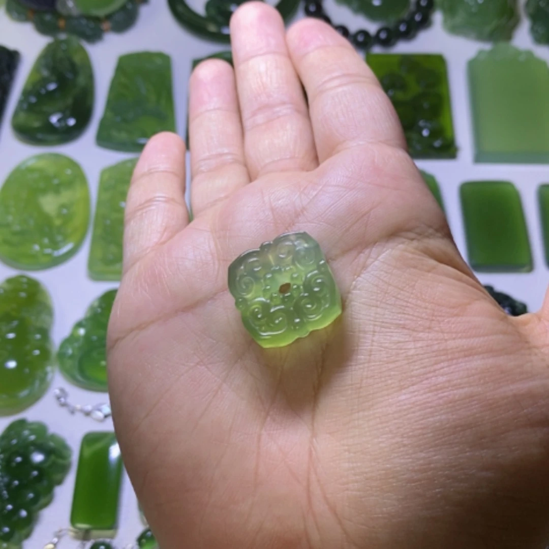 【闪购商品】未镶嵌蛇纹石玉颈饰