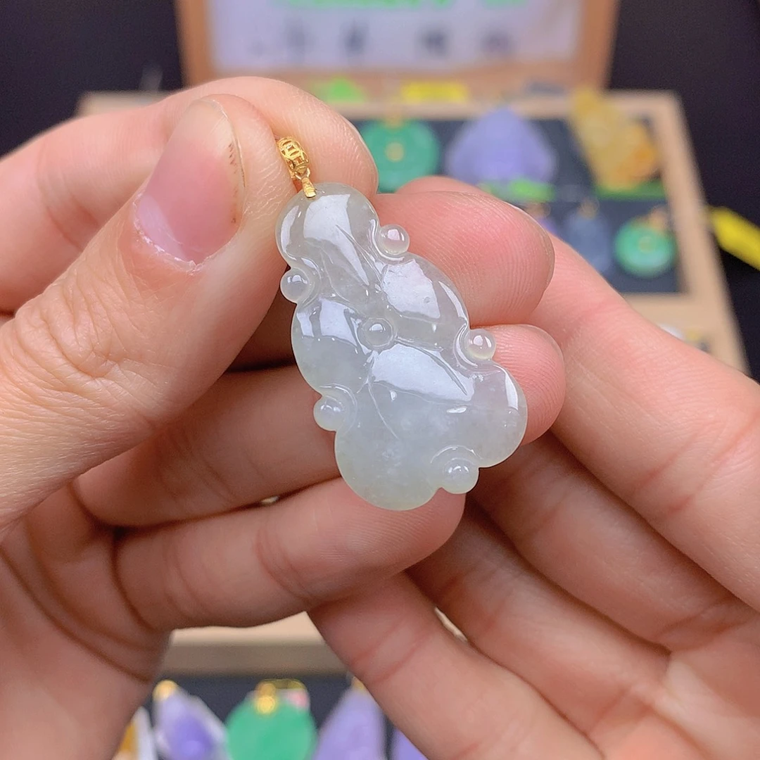 翡翠颈饰18K金镶嵌翡翠