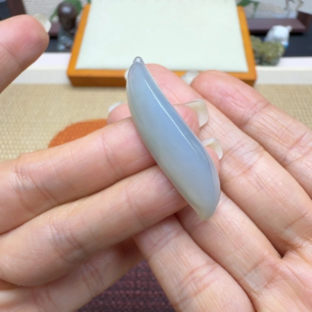 翡翠未镶嵌颈饰随行