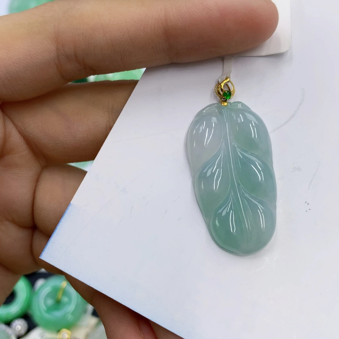 翡翠18K金镶嵌颈饰翡翠