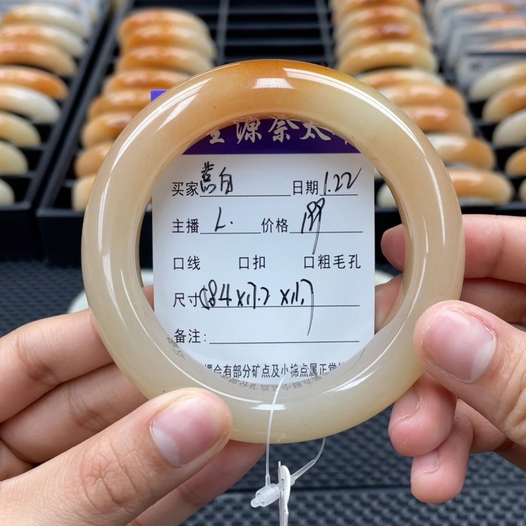 石英质玉手镯未镶嵌惹*?