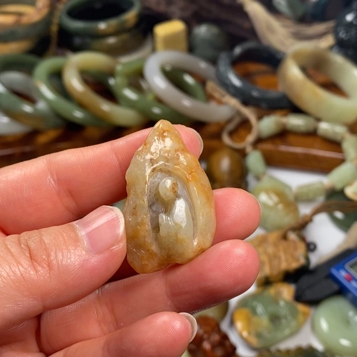 和田玉（糖玉）未镶嵌手镯