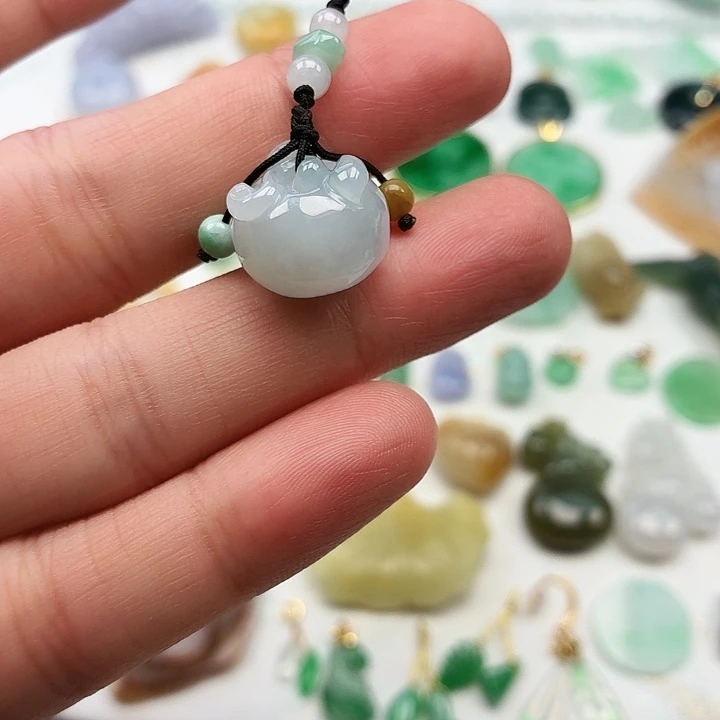 翡翠未镶嵌颈饰柿子