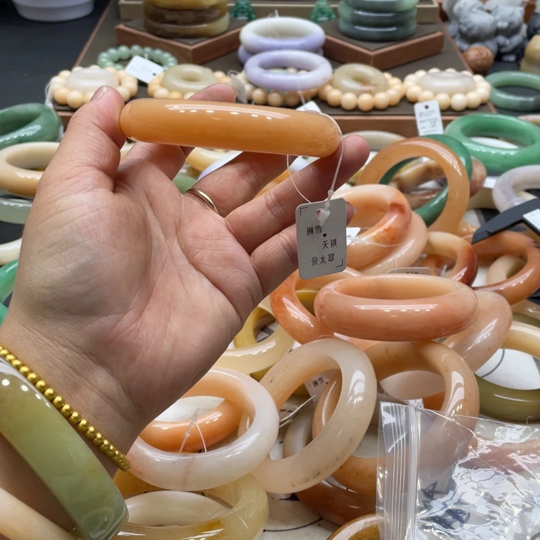 ****¹石英岩玉未镶嵌手镯