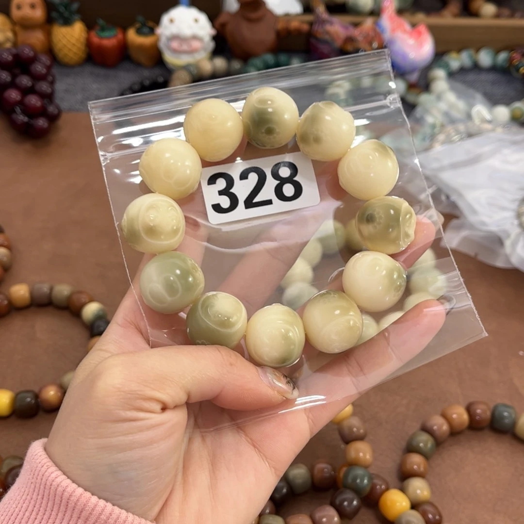 白玉菩提手串山****.328微瑕蜡笔小新