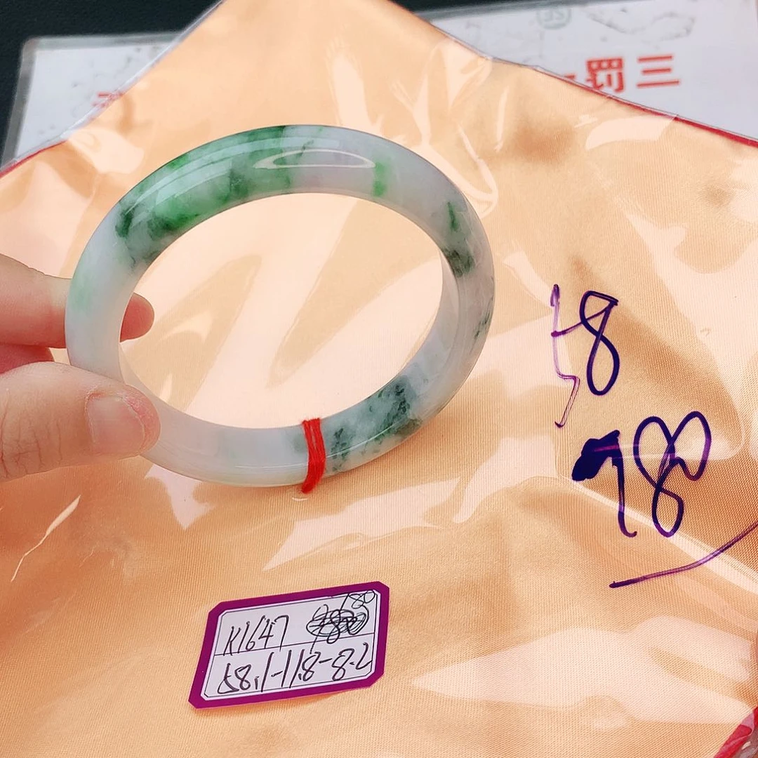 翡翠手镯未镶嵌翡翠