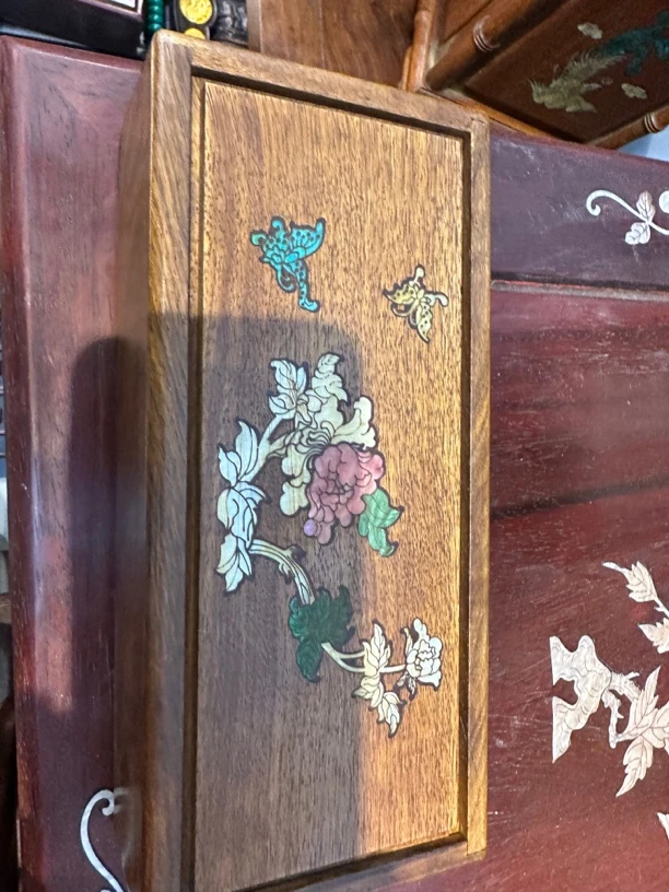 花梨木螺钿镶嵌工艺机关盒