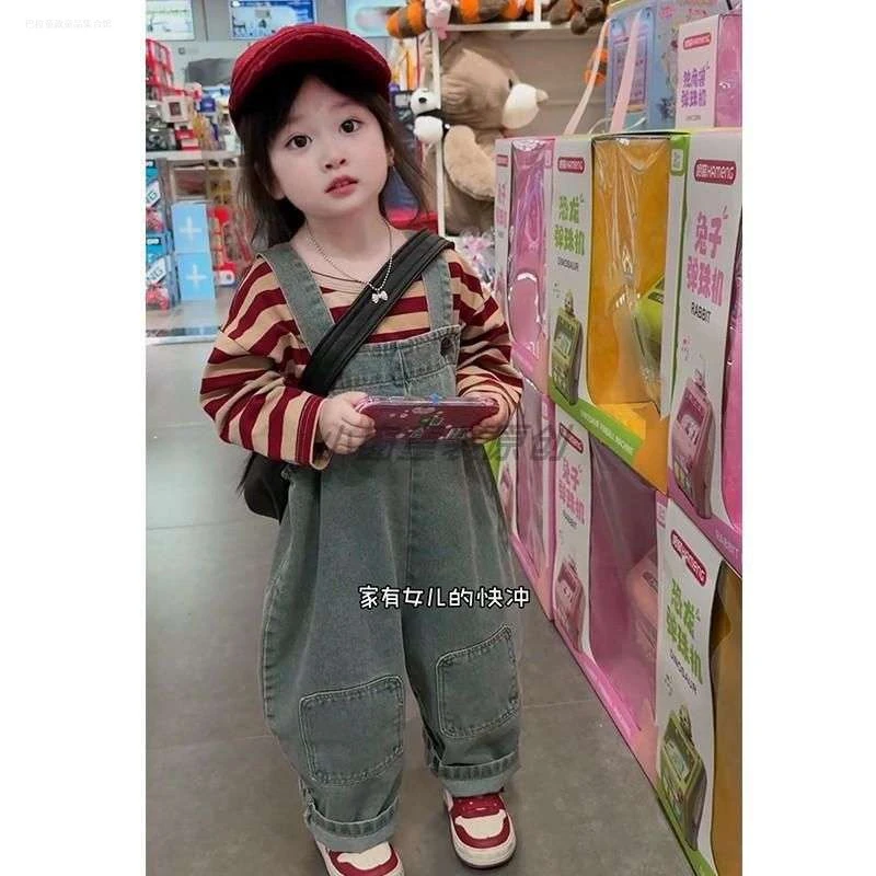 巴拉扣扣女宝宝牛仔背带裤套装春秋季2025新款儿童洋气条纹恤复古