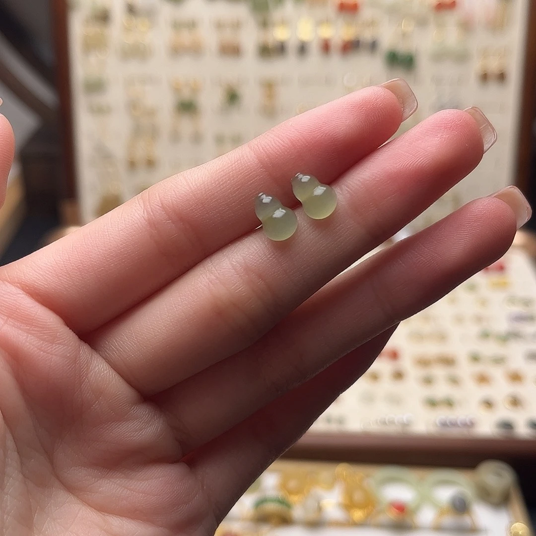 和田玉未镶嵌耳饰