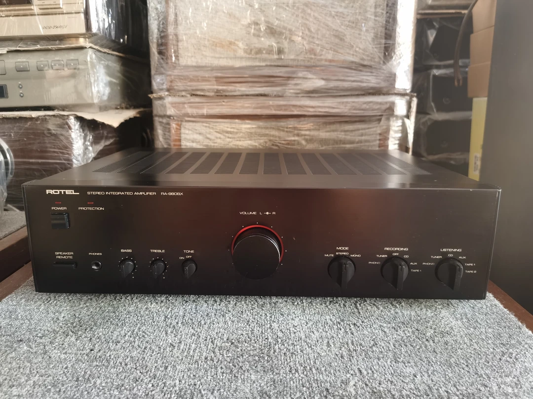 英国路遥功放980，使用220伏，不包邮，不支持七天无理由退换