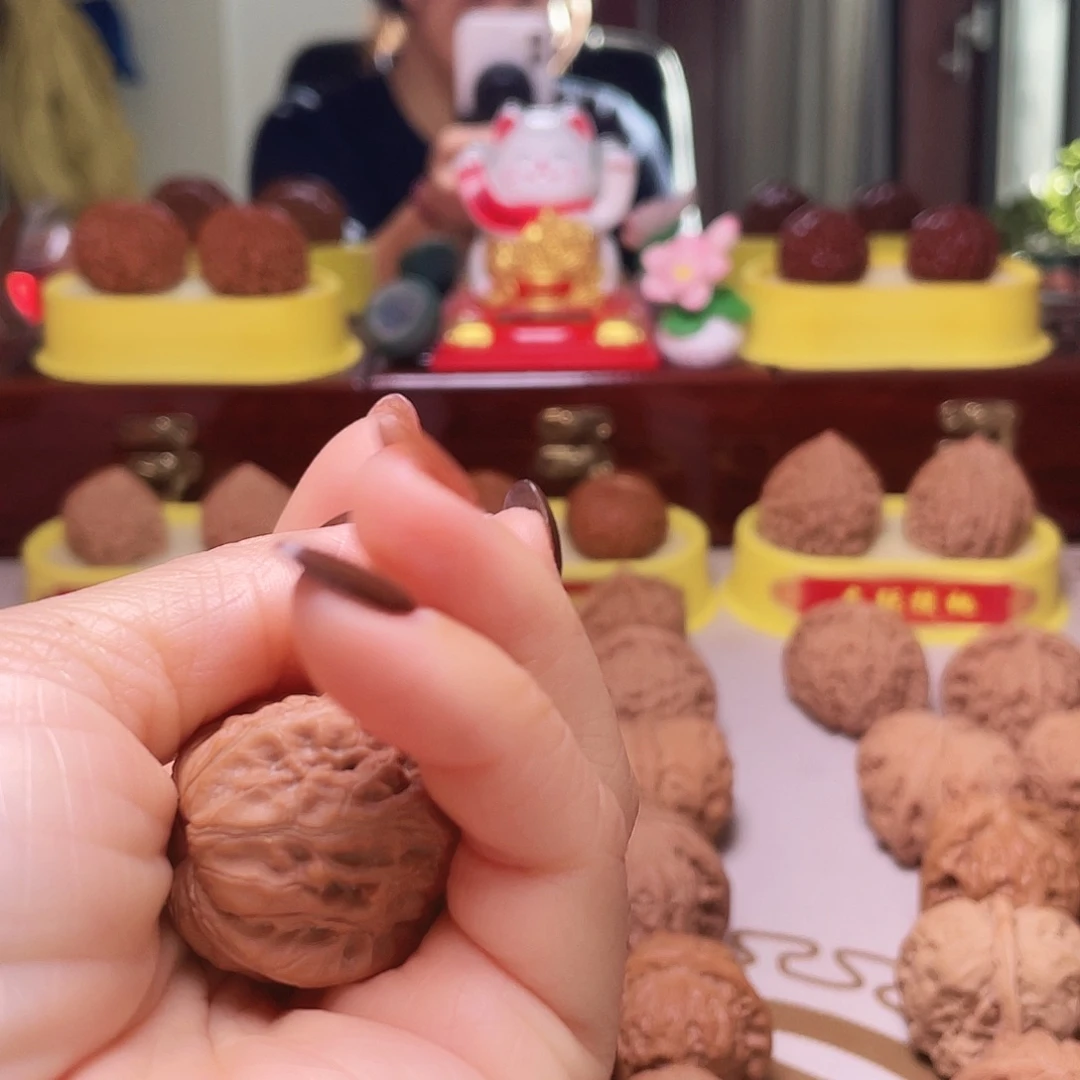 南***红文玩核桃吊坠元宝