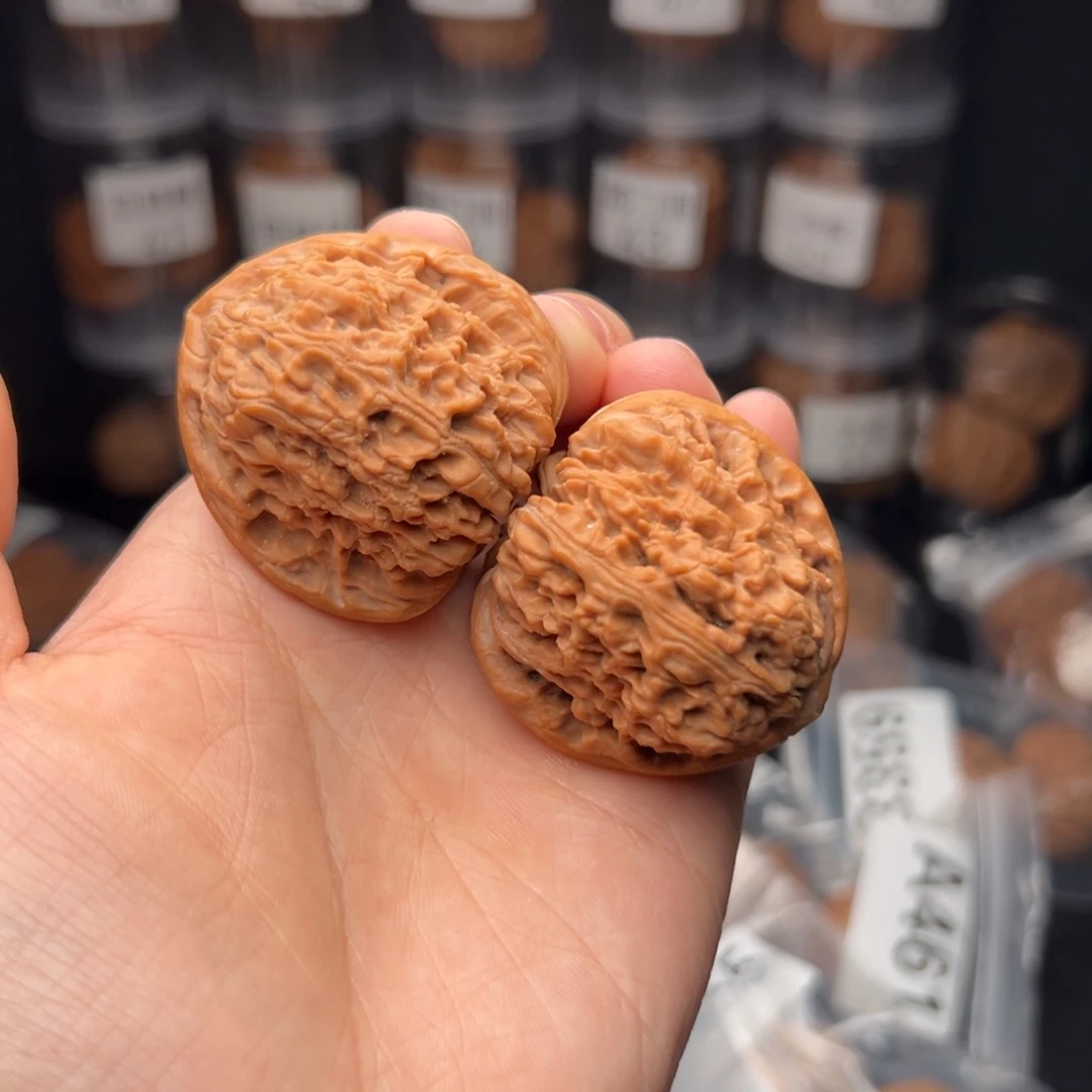 文玩核桃吊坠人**醒南蒋石