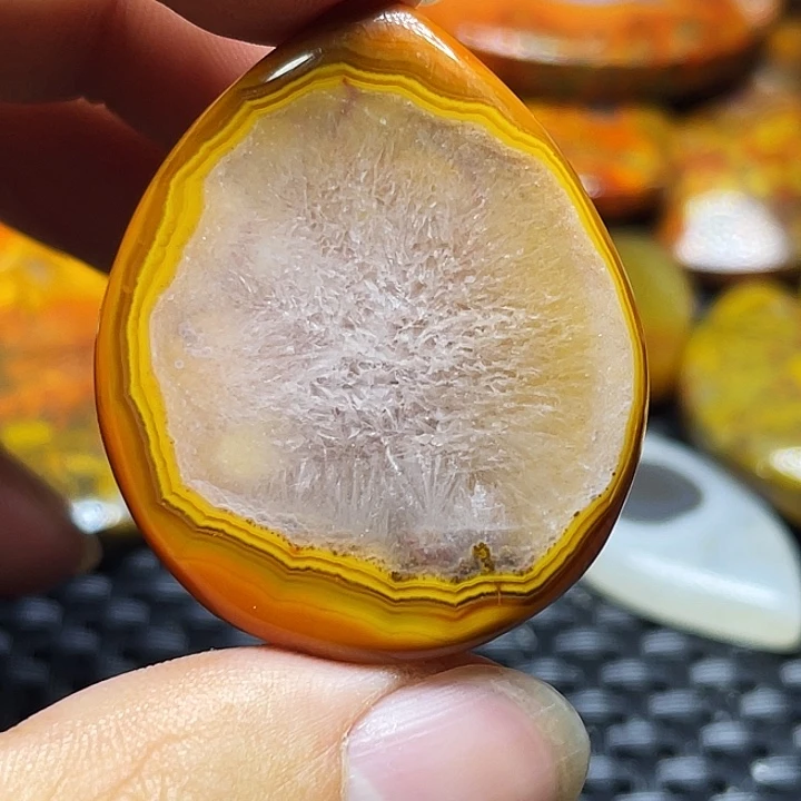 飞***天玛瑙/玉髓未镶嵌颈饰