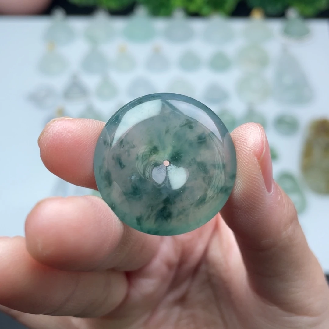 翡翠未镶嵌颈饰平安扣
