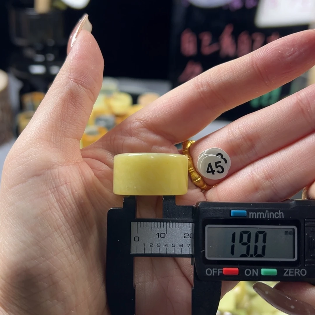 蛇纹石玉未镶嵌戒指