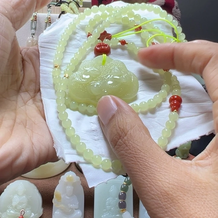 颈饰未镶嵌和田玉子*