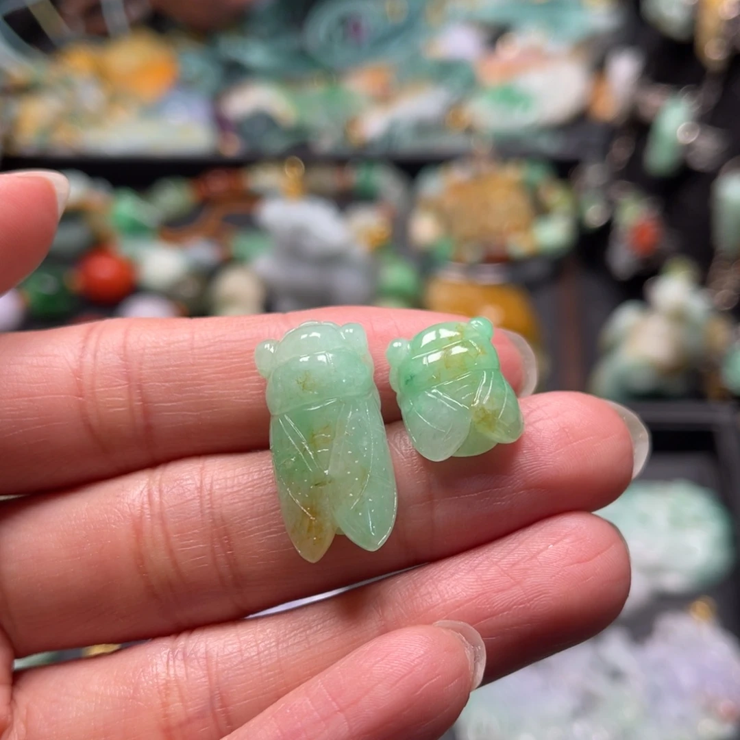 翡翠颈饰未镶嵌Vvvvvvbbvvhhhjjjj