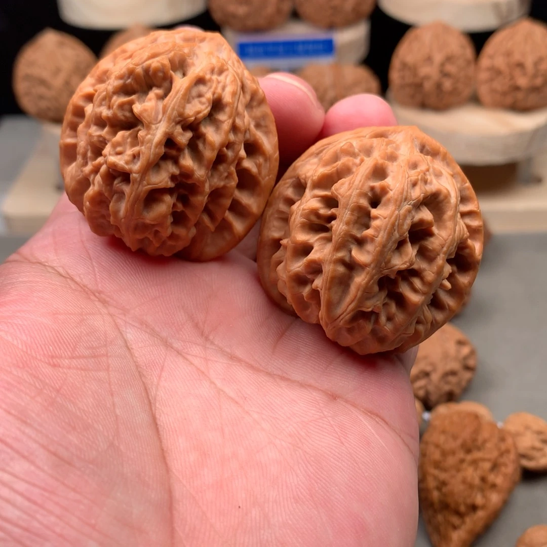 桃核吊坠三羊骨粗筋