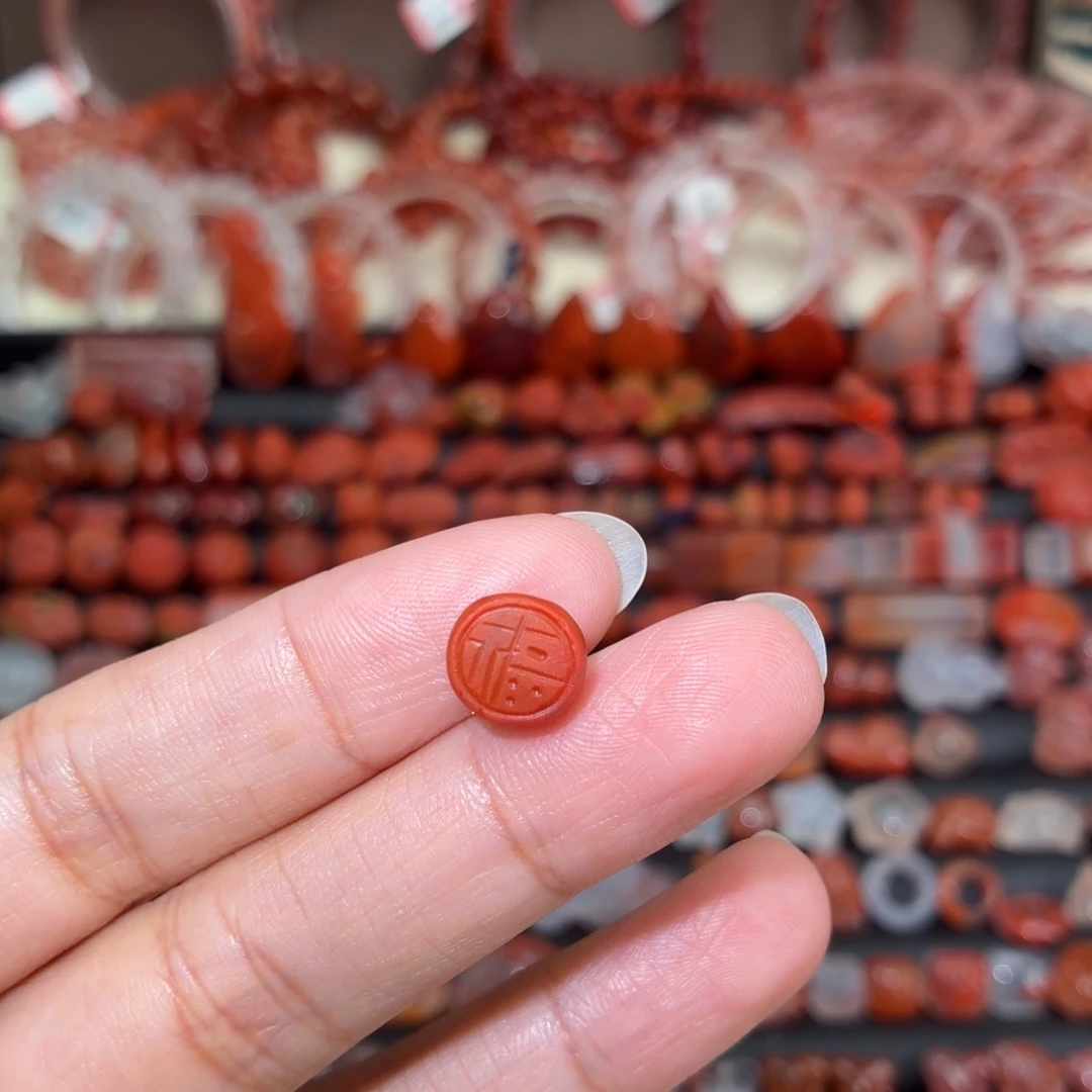 南红玛瑙未镶嵌颈饰福币9+