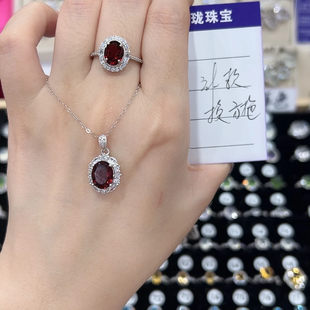 用***庄银S925镶嵌戒指石榴石