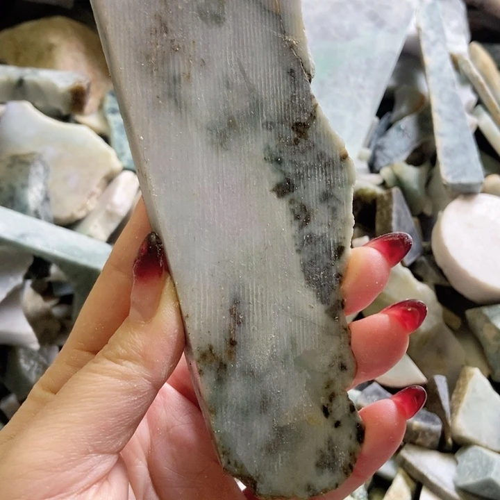 翡翠颈饰未镶嵌天然翡翠