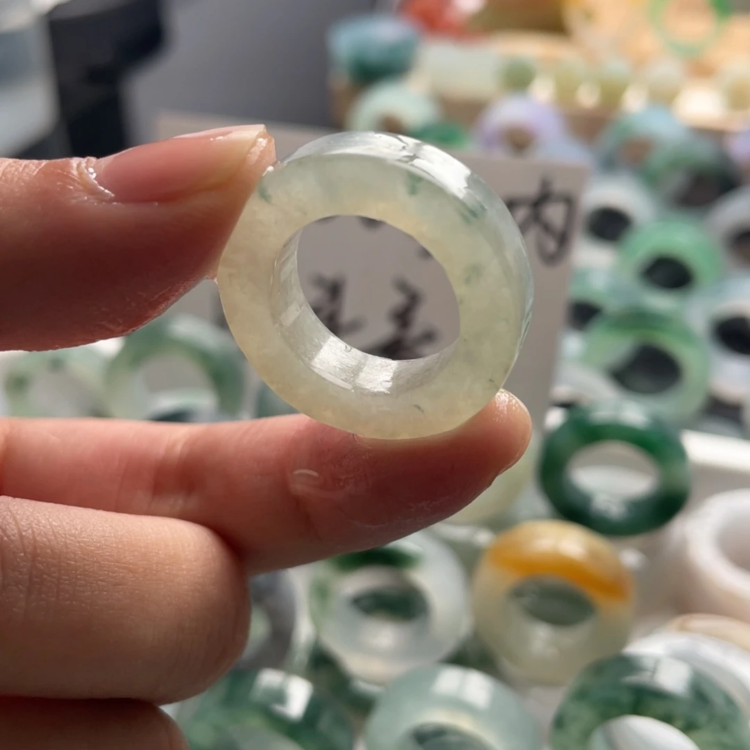 定制翡翠未镶嵌戒指
