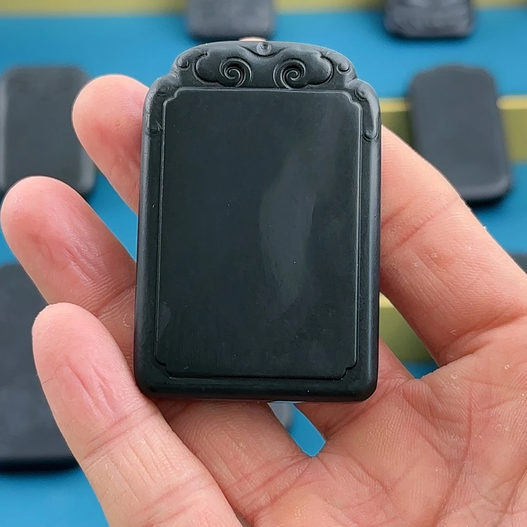 和田玉格尔木黑青无事牌未镶嵌张***牌