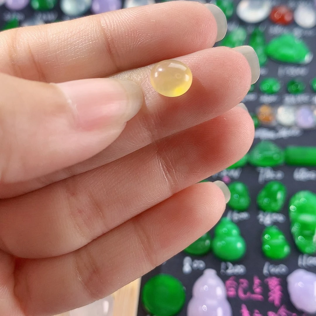 【闪购商品】翡翠颈饰未镶嵌黄蛋