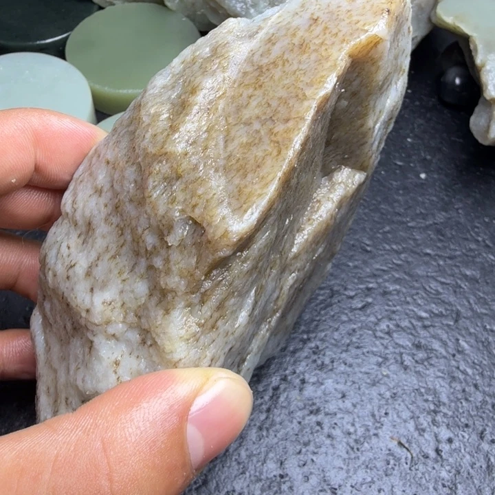 和田玉（糖玉）未镶嵌珠宝奇石