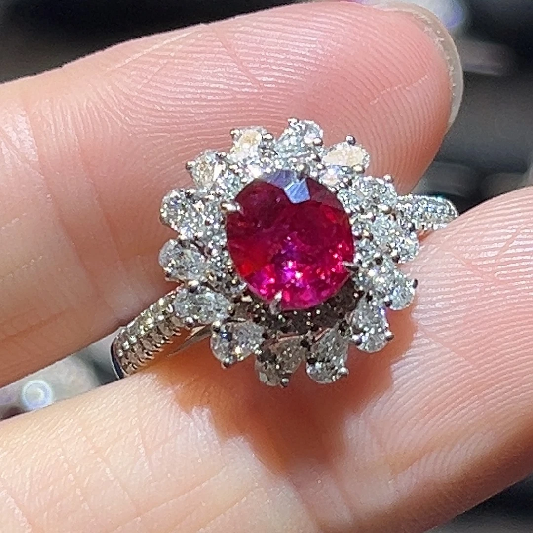 18K金镶嵌红宝石戒指无烧鸽血红1.5ct