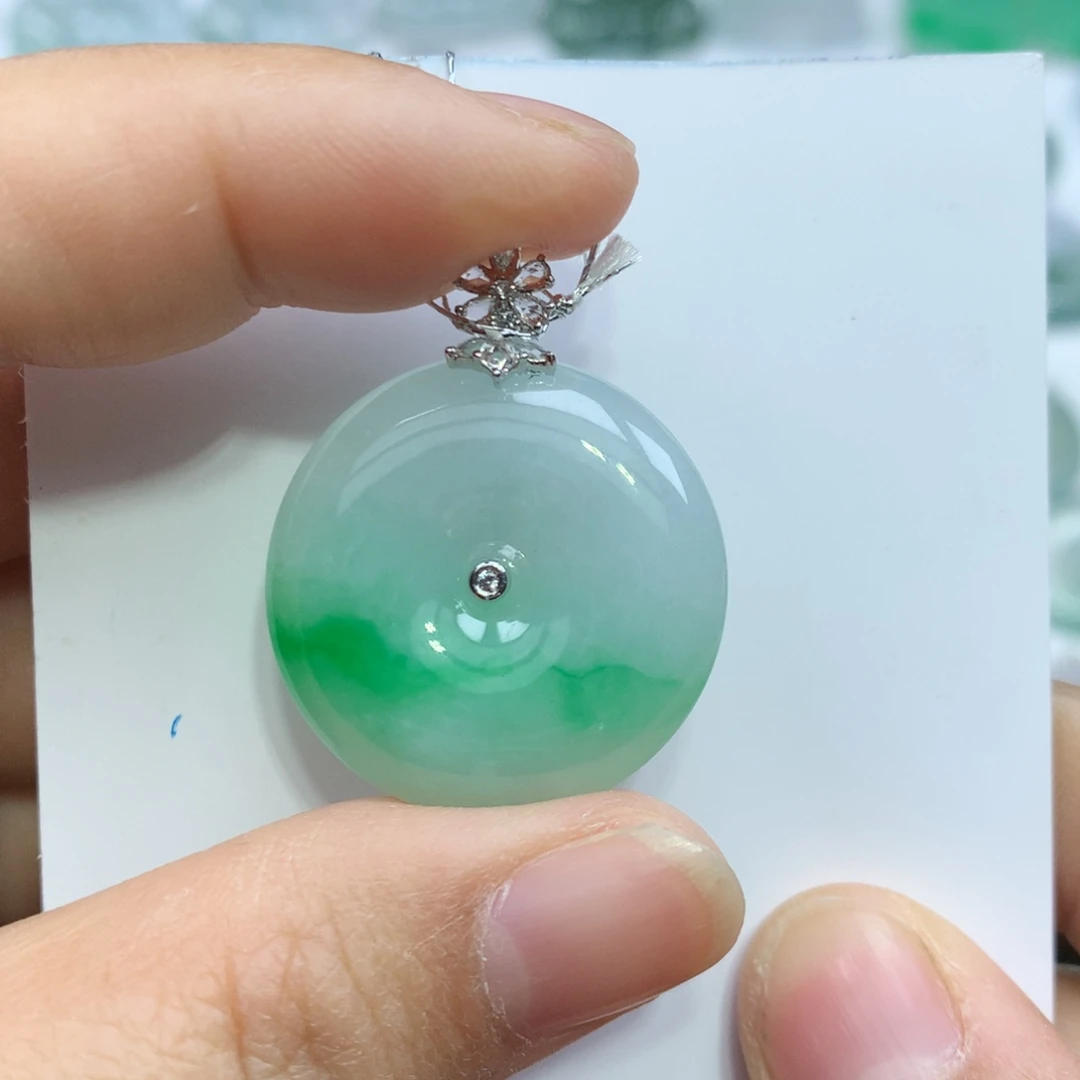 翡翠颈饰18K金镶嵌平安扣