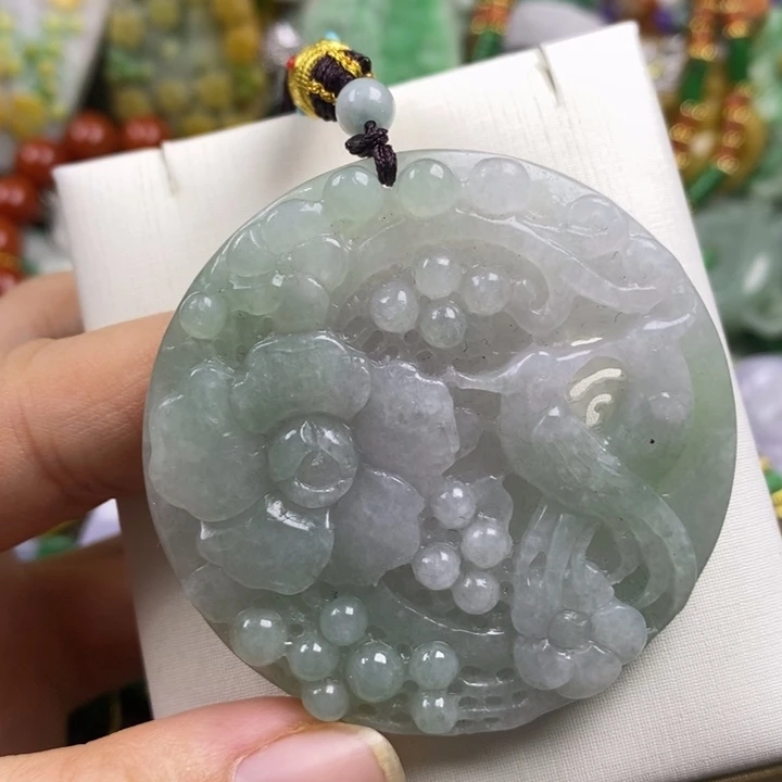 翡翠未镶嵌吊坠(赠链)