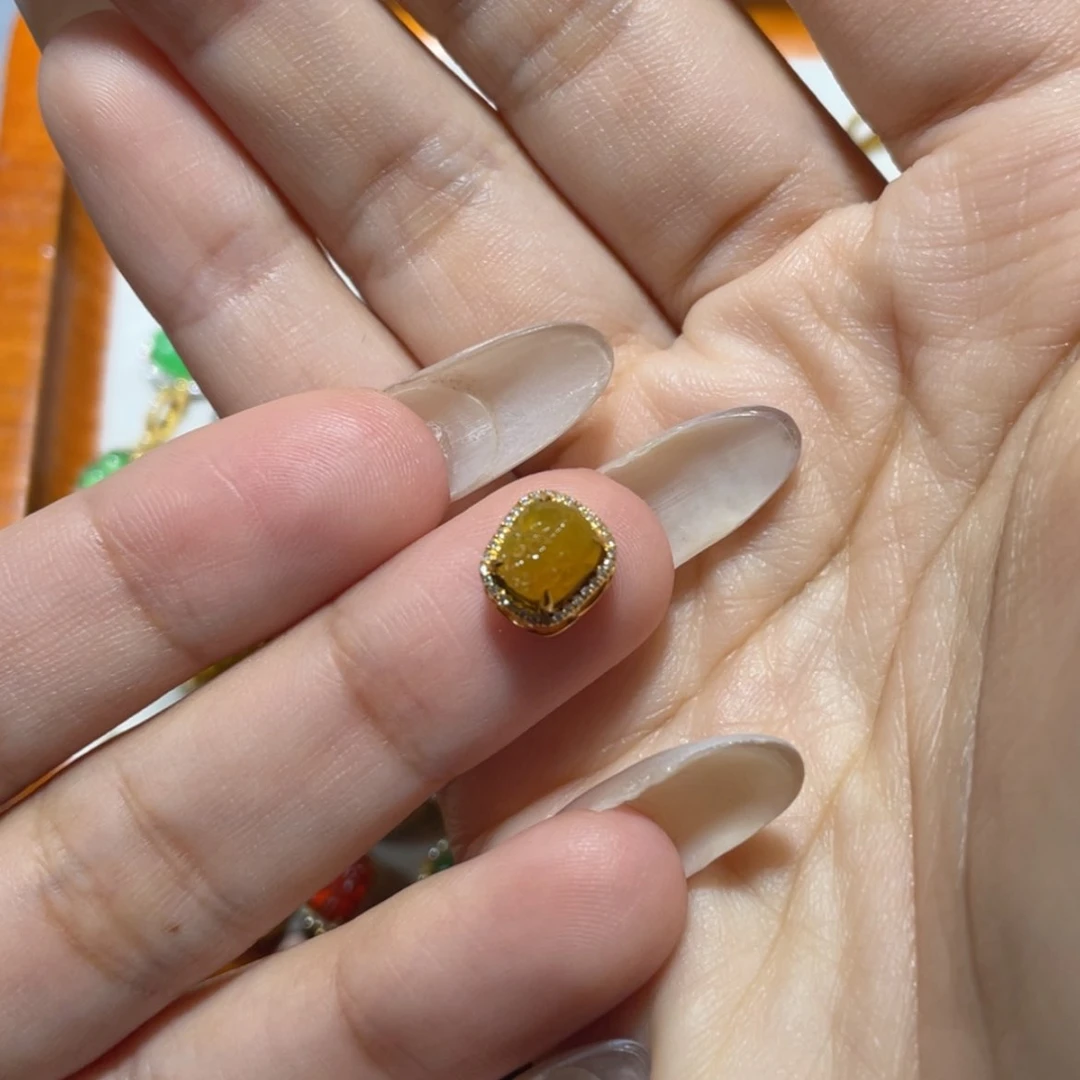 【闪购商品】颈饰18K金镶嵌翡翠