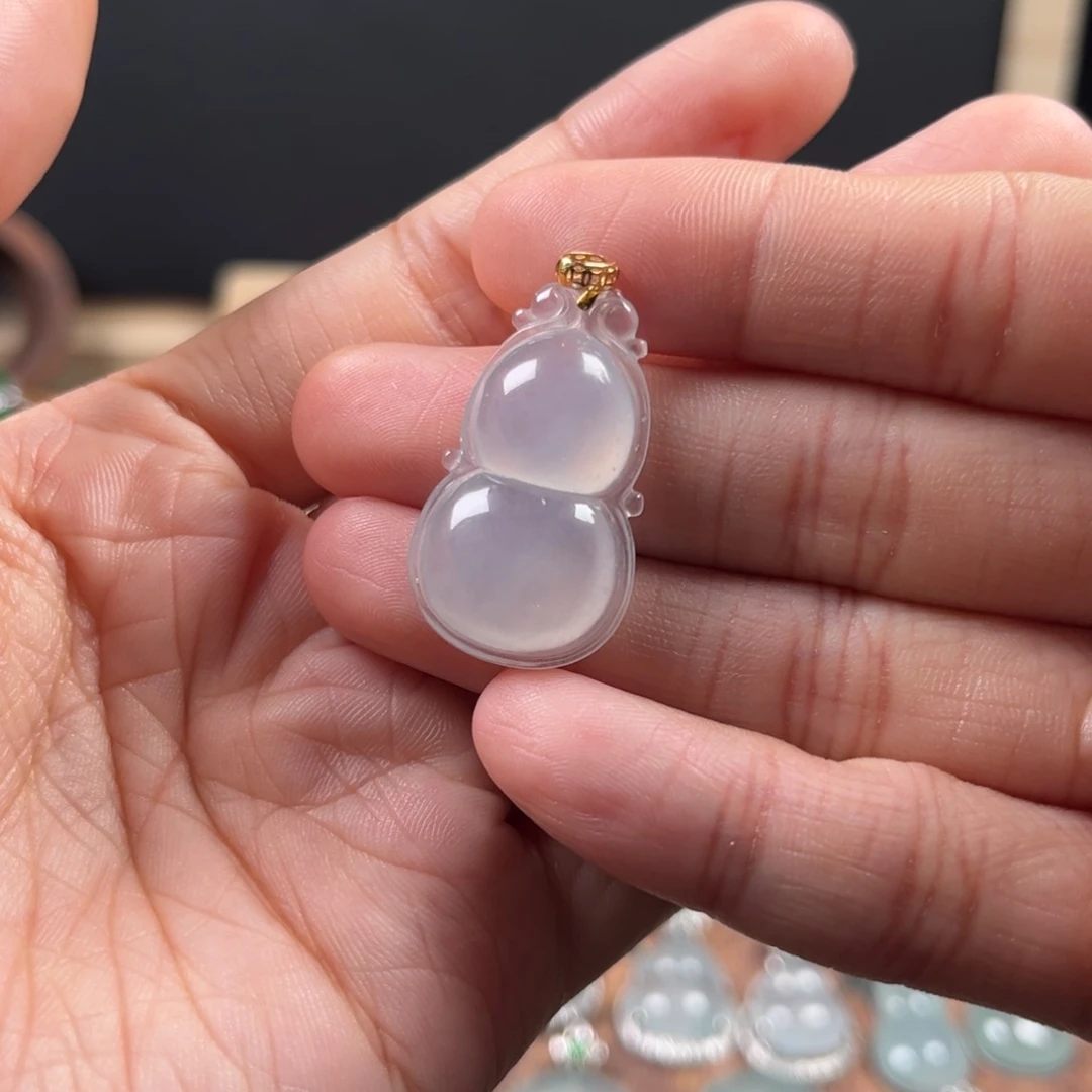 翡翠18K金镶嵌颈饰葫芦