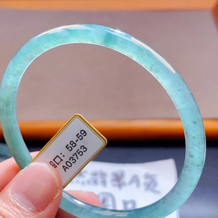 翡翠未镶嵌手镯翡翠手镯26