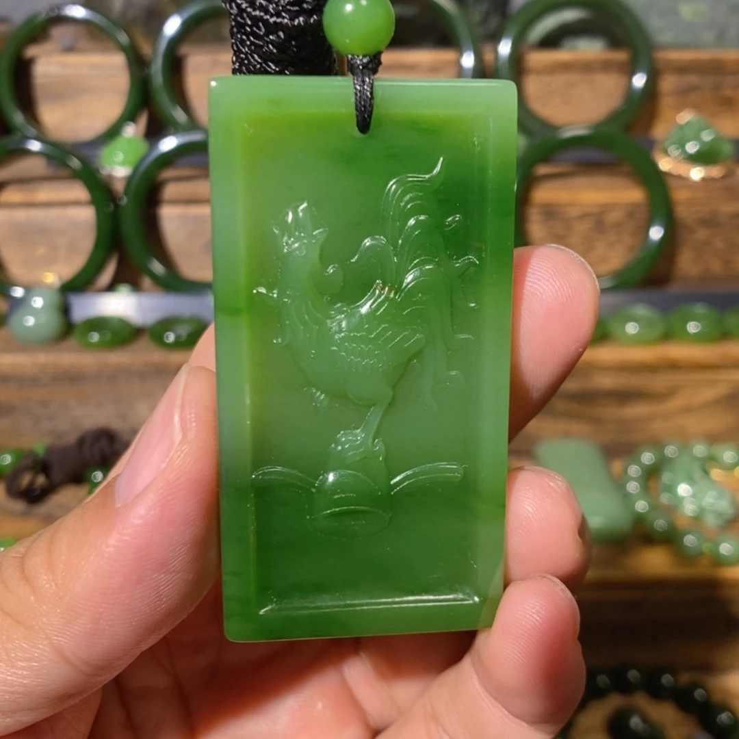 【闪购商品】吊坠(不含链)未镶嵌和田玉爱****师俄七阳绿冠上加冠