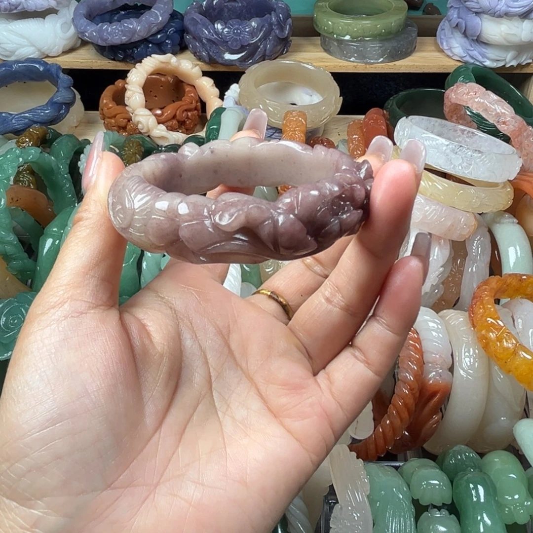 石英质玉未镶嵌雕花手镯