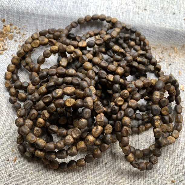 沉香沉水品质不沉5克卡7瘤疤油脂奇楠沉香手串多样性发一57128