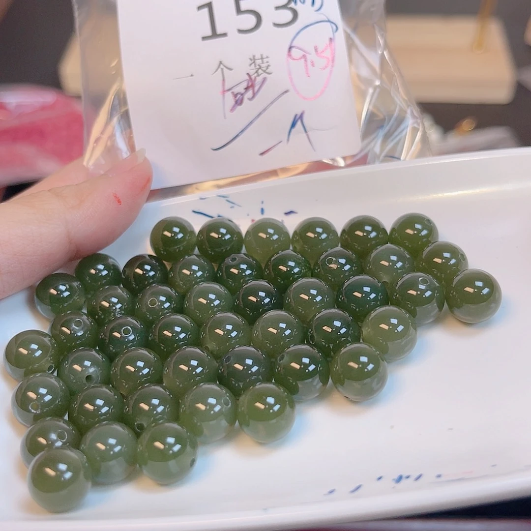 和田玉未镶嵌珠宝半成品153 。