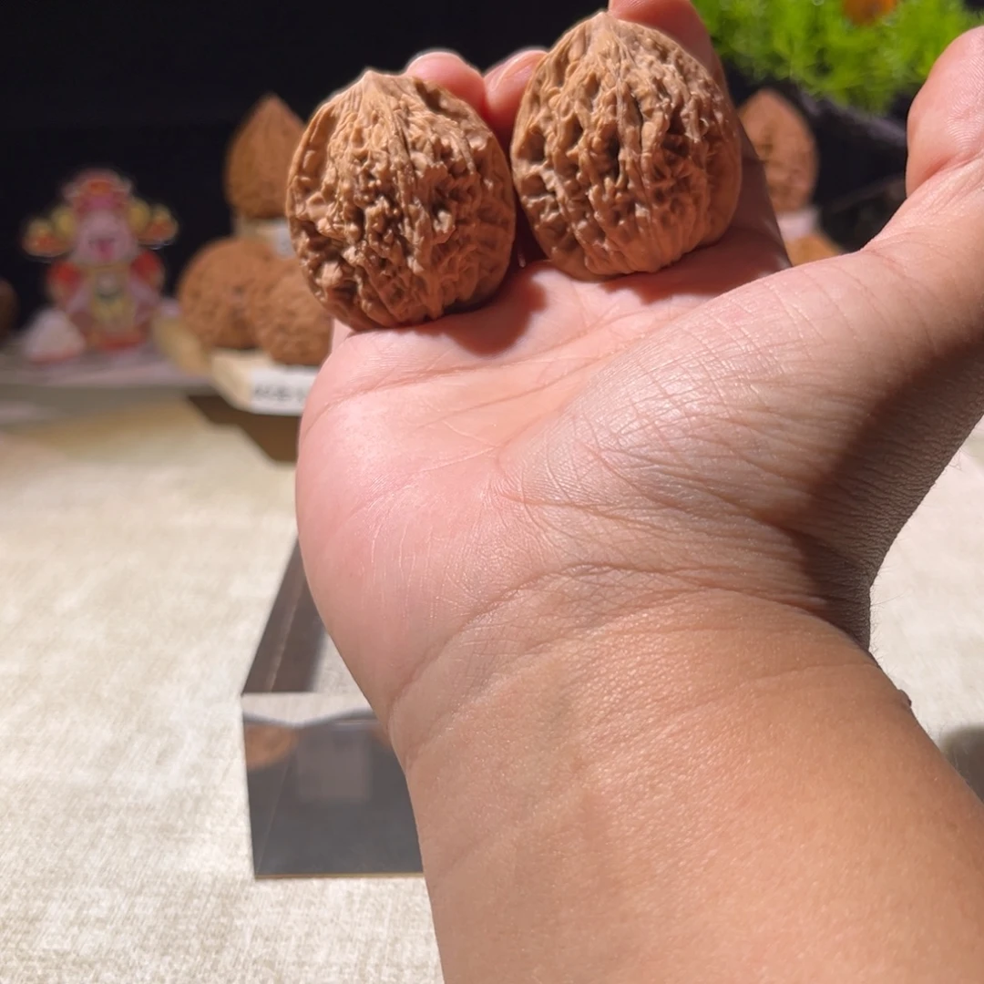 文玩核桃吊坠虎头2号