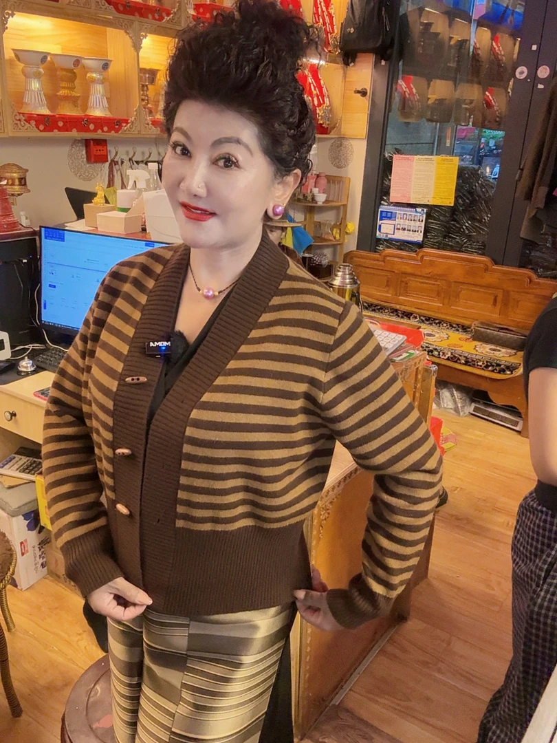 高腰款咖色条纹毛衣